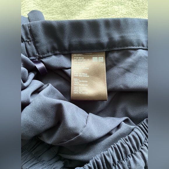 Uniqlo blue pleated midi skirt - Picture 5 of 9